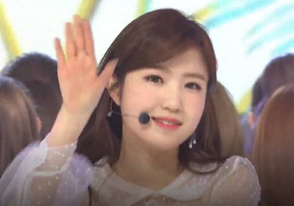 베스트아이돌 여자 1위 혼다히토미, 2~10위 미야와키사쿠라·쯔위·모모·안유진·나연·아이유·사나·아이린·유나 &lt; 커뮤니티 &lt; 기사본문  - 한국강사신문