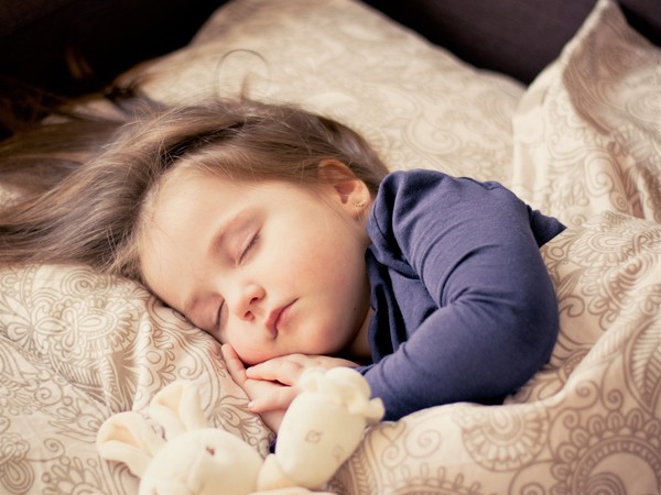 아기가 잘 자는 방법은 '가르쳐야' 합니다” 범은경의 『스스로 잘 자는 아기를 위한 스르륵 수면교육』 < 책과 사람 < 기사본문 -  한국강사신문