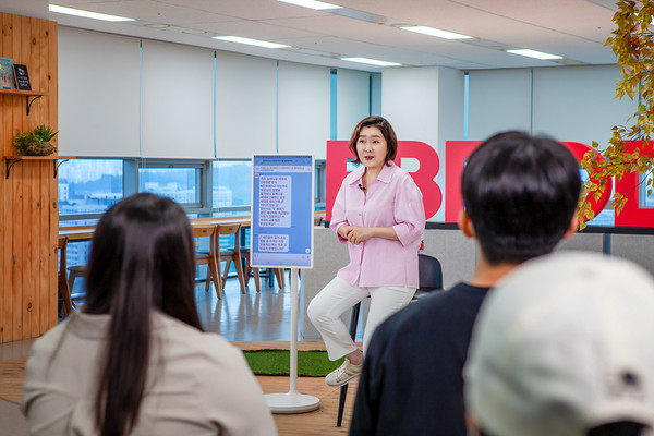 Ebs 비즈니스 리뷰 원데이스쿨 박준영 대표의 “회사의 Z세대는 왜 스마트폰 속으로 숨었을까” 특강 