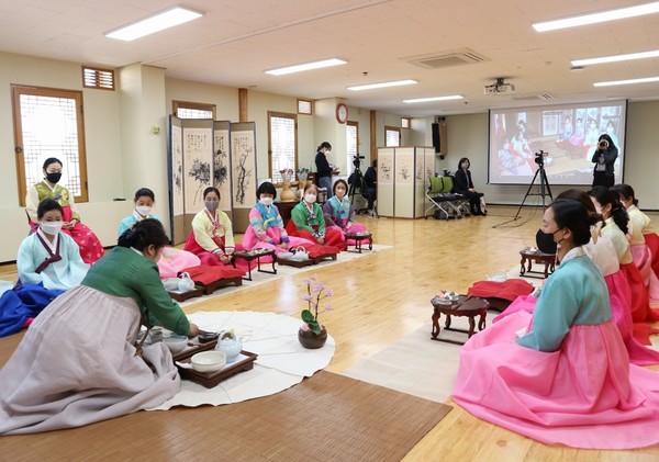 대전평생학습관, 한·일 차 문화 교류 ‘한국과 일본의 다도(茶道) 문화체험’ 운영