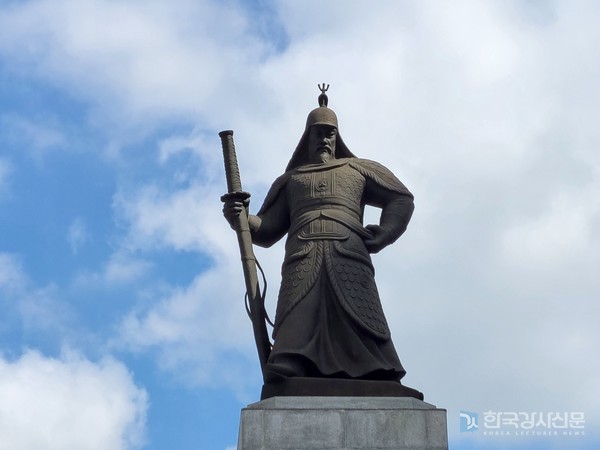 [윤은기 칼럼] 장군아 우지마라, 국민이 있다