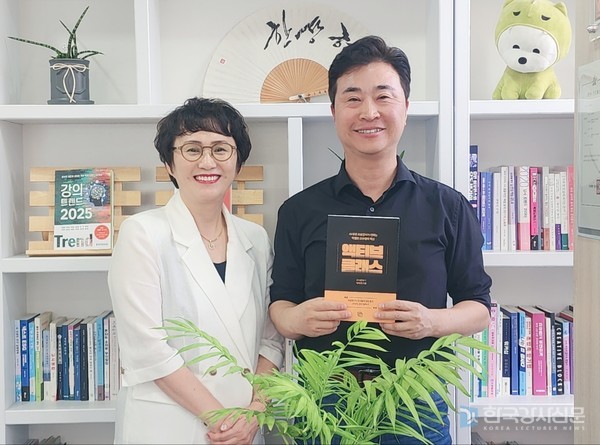 왼쪽부터 박숙희 대표, 한상형 발행인