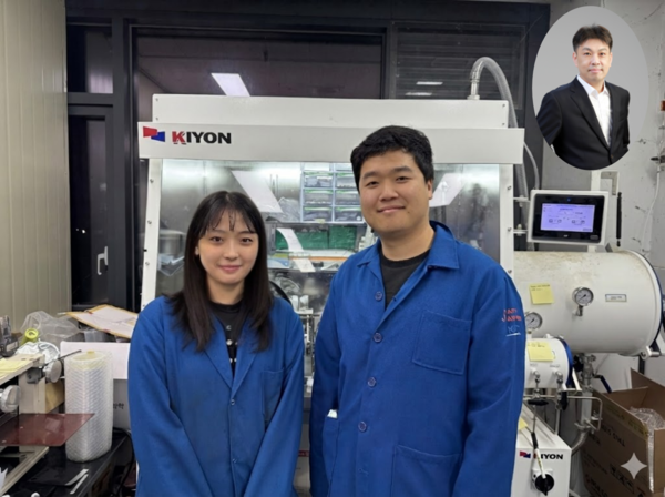 (왼쪽부터)이주현 박사과정, 김진욱 박사후연구원, (오른쪽 상단) 생명화학공학과 이진우 교수 [사진출처=카이스트]