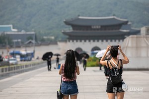 2024년 대서(大暑) "<b>중복 날짜</b>와 비슷하며, 큰 더위를 뜻 함. 말복 전 가장 더...