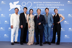 박찬욱 감독, <b>이병헌</b>·손예진 주연 영화 '어쩔수가없다'…미국·영국 비...