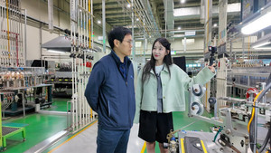 [퀴즈토리: 넥스트 챔피언의 비밀병기] 자동차 조명 '디에이치라이팅' - 뉴스 썸네일 이미지