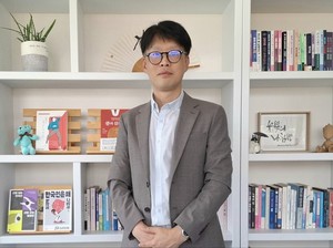 『별을 헤는 마음으로 디카시집』 저자 '윤동주연구소 계간서시' 최병준... - 뉴스 썸네일 이미지